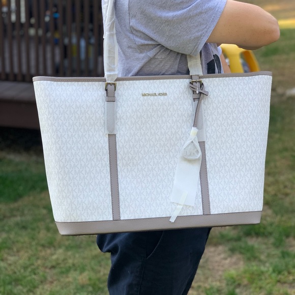 NWT Michael Kors XL Jet Set Tote - Picture 10 of 10